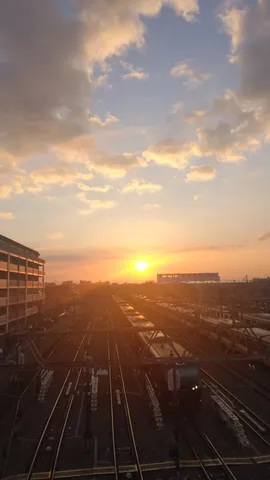 夕暮れの鉄道風景