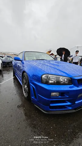 雨に輝く青い疾走