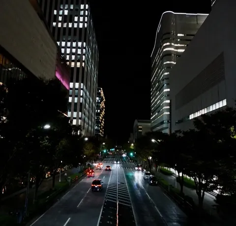 夜景に吸い込まれるドライブルート