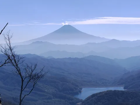 青き連山の静寂