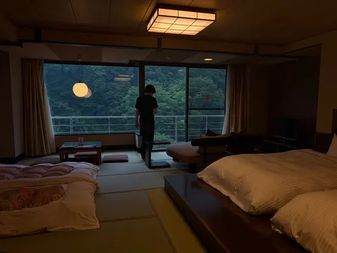 静寂な森と部屋の境界線