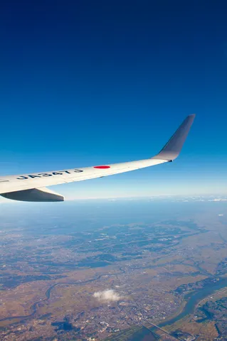 空と翼、地上への視線