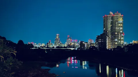 川面に映る都会の灯り