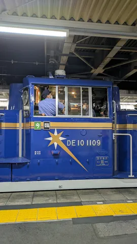 青い機関車と二人