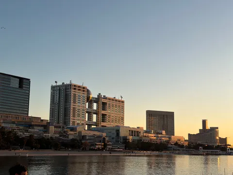 水辺の未来都市の夕景