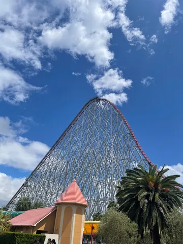 空を駆ける巨大コースター