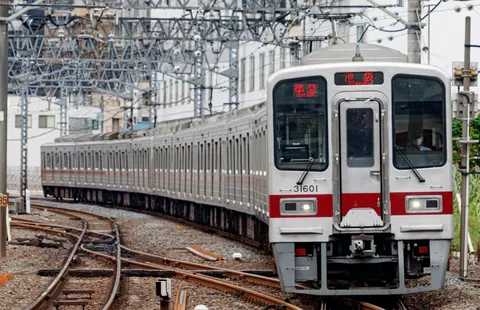 カーブを行く、銀の準急列車