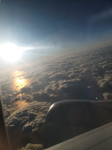 雲海を照らす黄金の光
