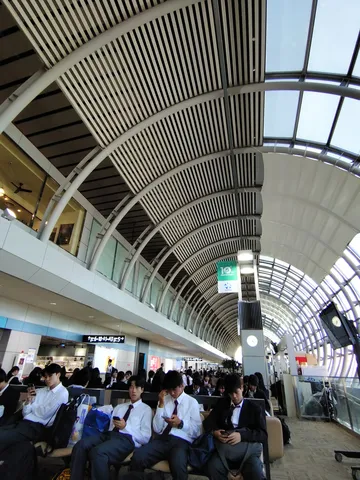 空港のアートな待機風景