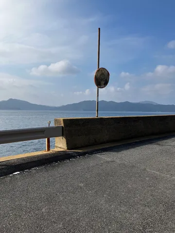 海沿いの道、誘うようなカーブ