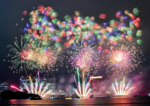 夜空を彩る光の祭典