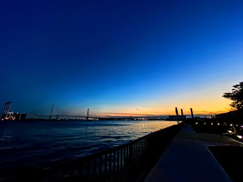 橋と空のグラデーション