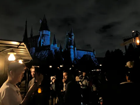 夜のホグワーツ、魔法の世界へ