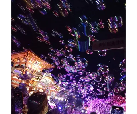 幻想的なシャボン玉の夜