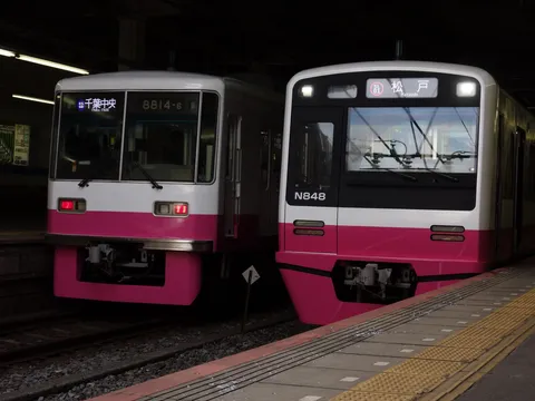 出発か、到着か。迷子の電車。
