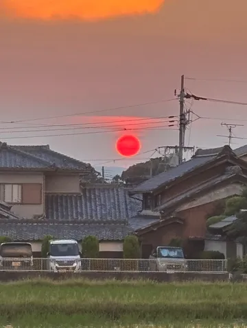 燃える太陽と日本の風景