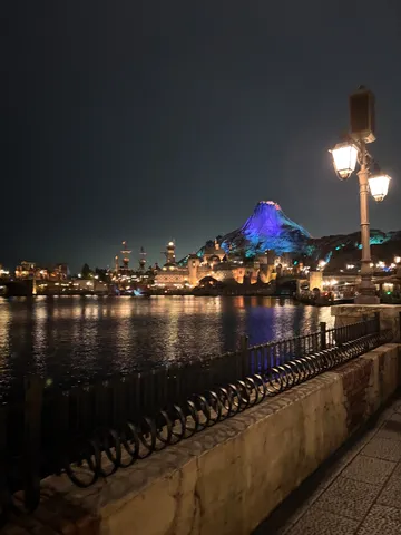 夜景に浮かぶ異世界