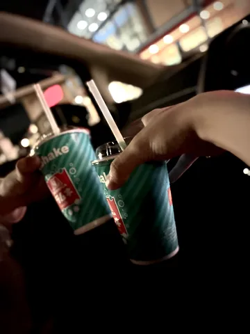 夜のドライブ、乾杯ドリンク