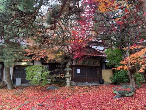 紅葉と古都の風情