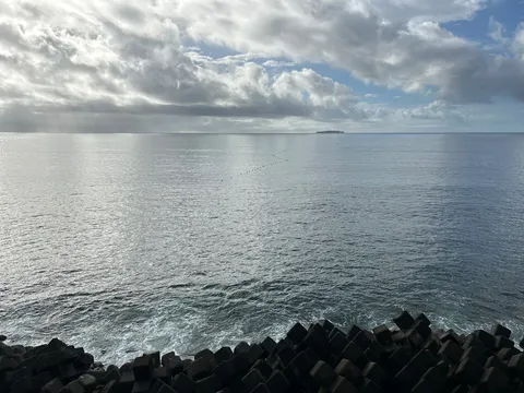 静寂と波間の水平線