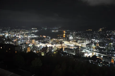 夜景に煌めく街の灯り