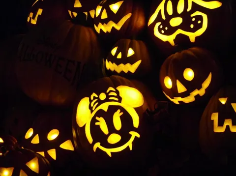 闇に灯るハロウィンの笑顔