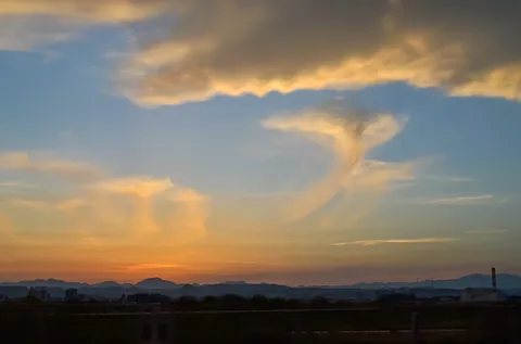 空の芸術、渦巻き雲劇場