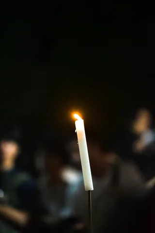 闇夜に灯る希望の灯火