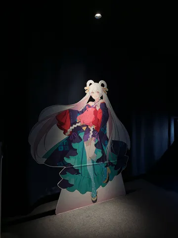 スポットライトを浴びるアニメキャラ