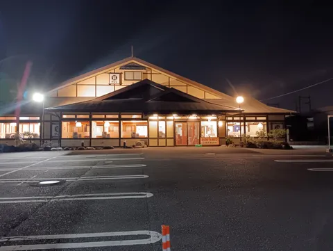 夜に浮かぶ和の佇まい