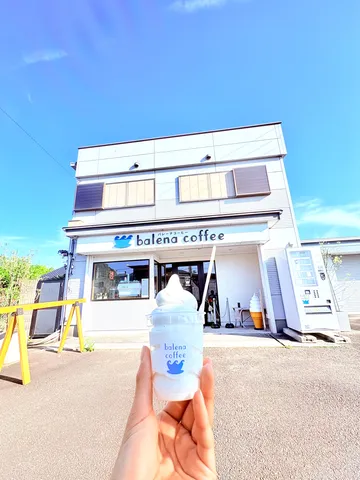 青空の下、ひんやりカフェスイーツ