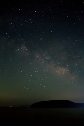 満天の星空と島影