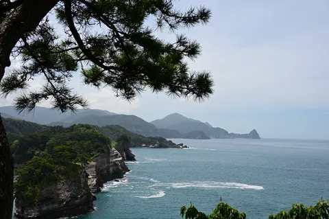 緑深き海岸線の静寂