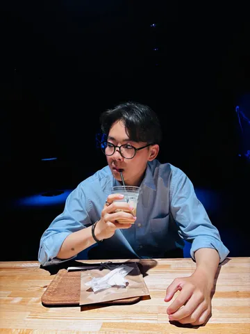 静かなカフェタイムのひととき