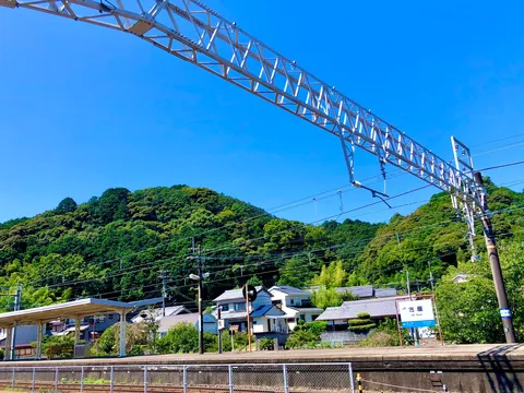 青空と緑、ローカル線の夏日