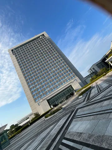 空へ伸ぶ高層の記憶