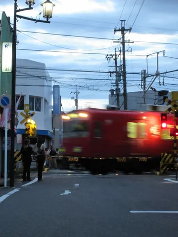 走る電車の夕暮れ