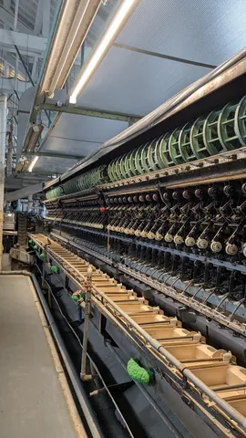 工場の重厚な機械音