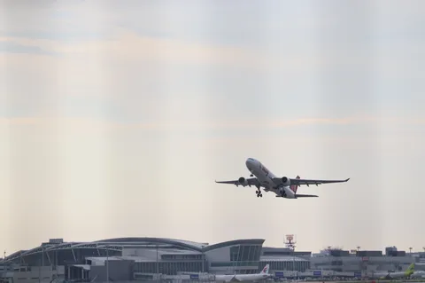 旅立ちの瞬間、大空へ