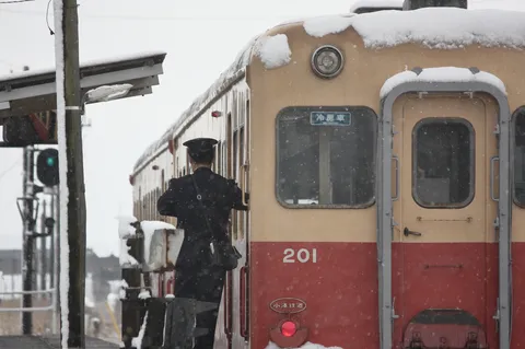 雪の日の発車準備