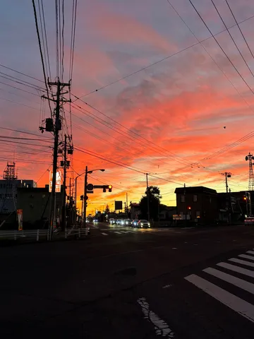 夕焼けにほどける街角