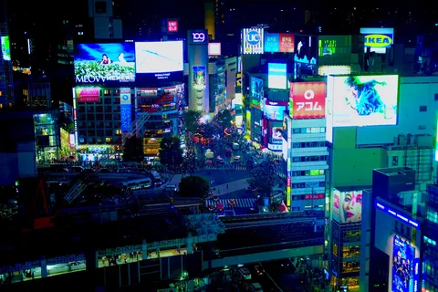 渋谷の夜は目が忙しい