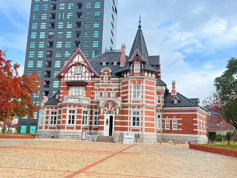 新旧融合、絵になる赤レンガ建築