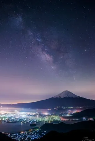 星降る夜の富士山