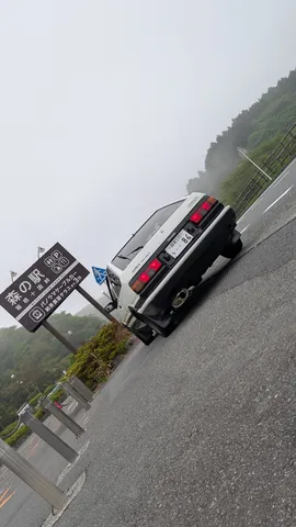 森の駅に佇む、白いトレノ