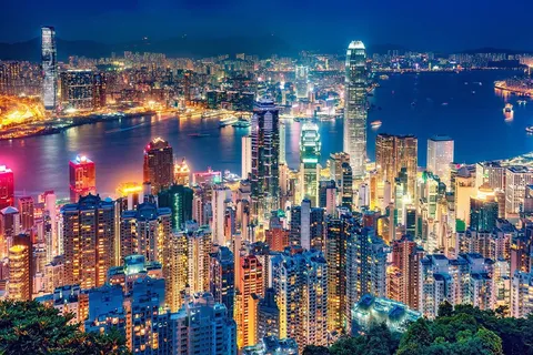 輝く摩天楼の夜景
