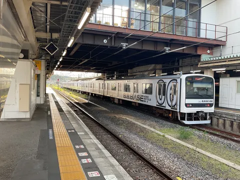 列車と空の間の静寂