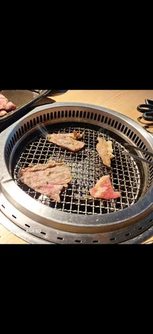 炙りたての香ばしい肉