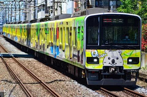 笑顔の動物ラッピング電車