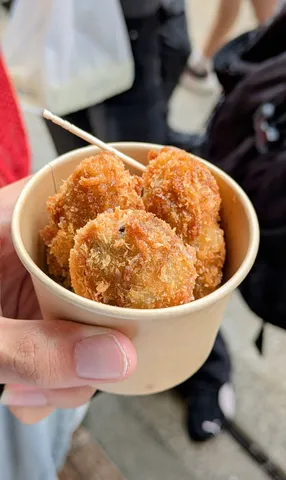 揚げ物３兄弟、串でお出迎え